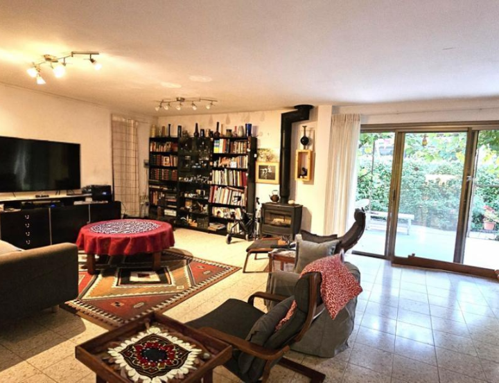 Runway 2024-06-20T08_32_58.804Z Erase and Replace Pillows