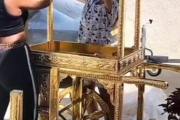 למכירה שתי עגלות שוק מרוקאי