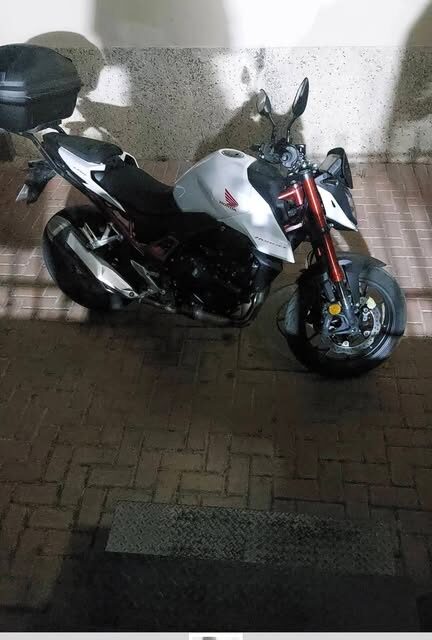 למכירה אופנוע דגם הורנט שנת 2023 בתל אביב