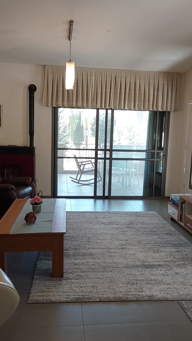 להשכרה מיני פנטהאוז 5 חד' יחיד בקומה בנהריה